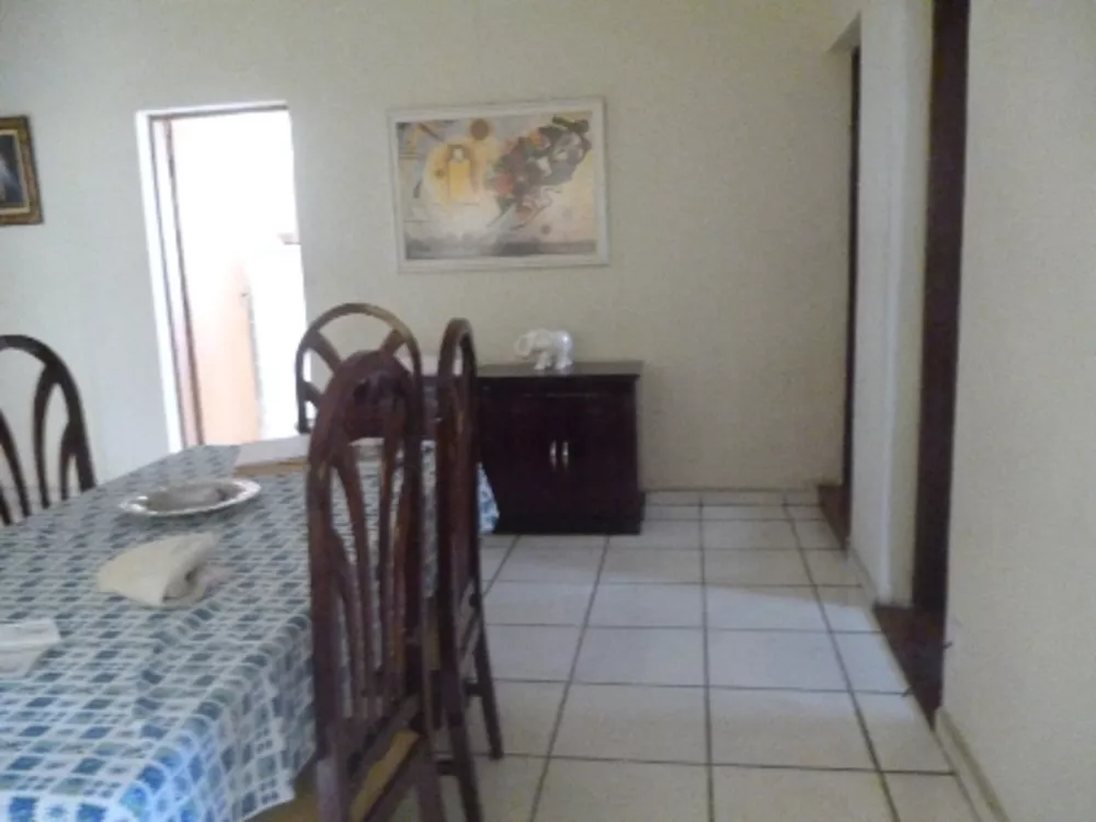 Casa à venda com 4 quartos, 200m² - Foto 2