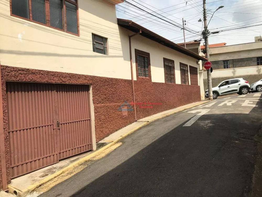 Casa à venda com 4 quartos, 169m² - Foto 2