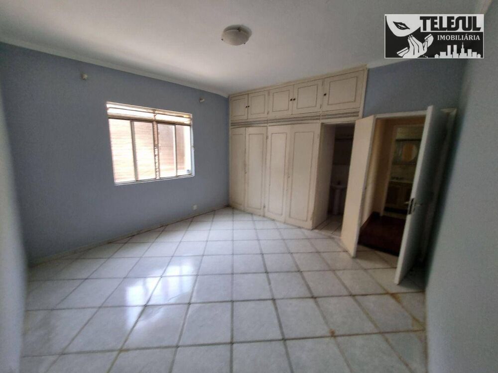 Casa para alugar com 5 quartos, 146m² - Foto 2