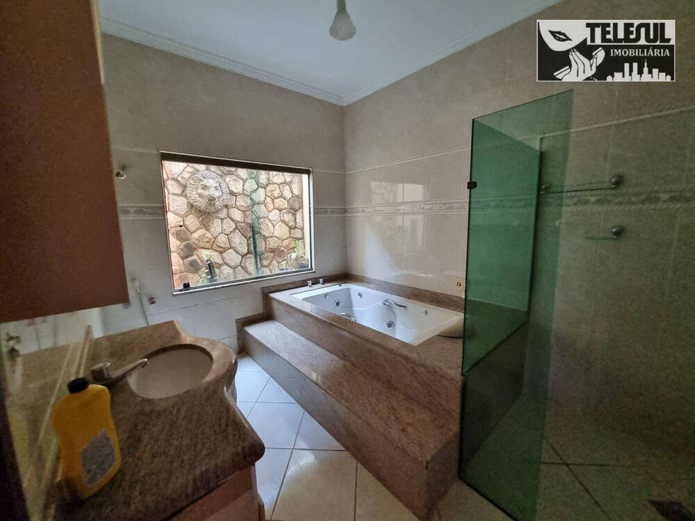 Casa para alugar com 5 quartos, 146m² - Foto 3