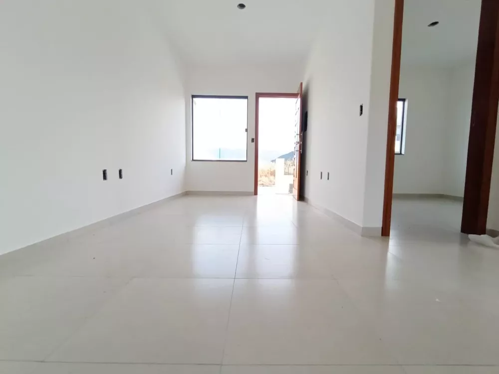 Casa à venda com 2 quartos, 58m² - Foto 2