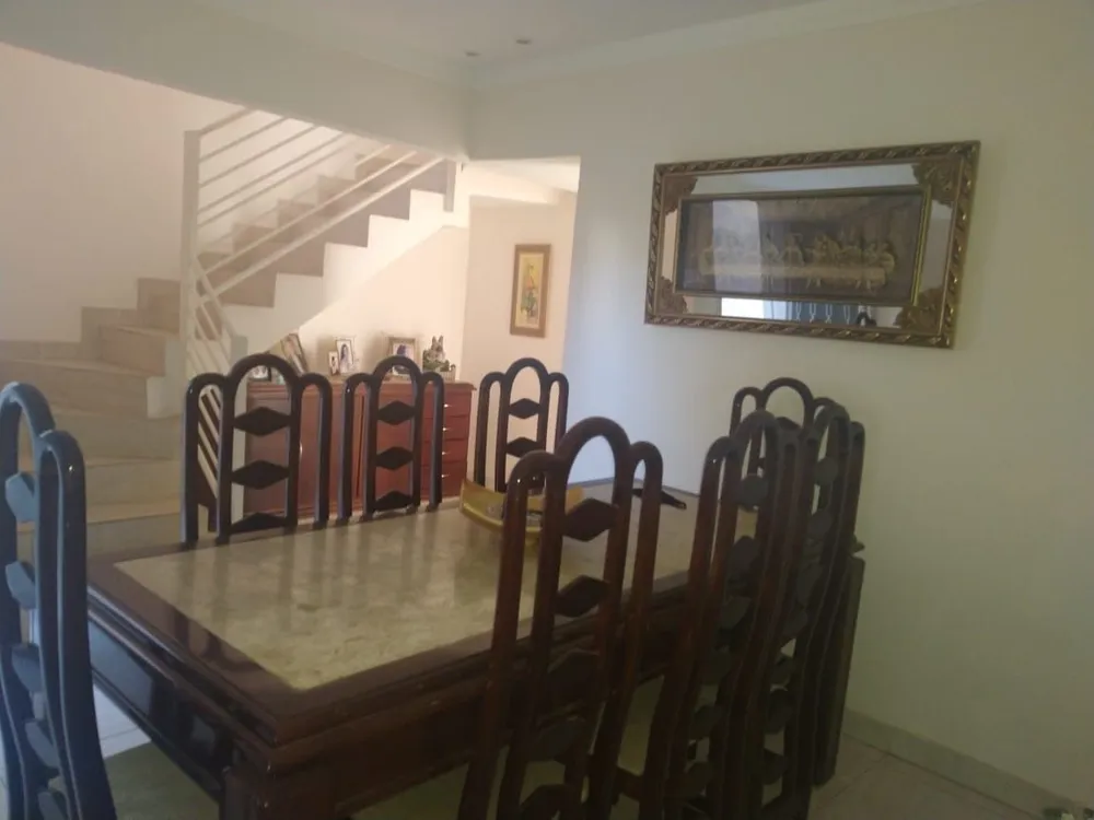 Casa, 4 quartos, 305 m² - Foto 1