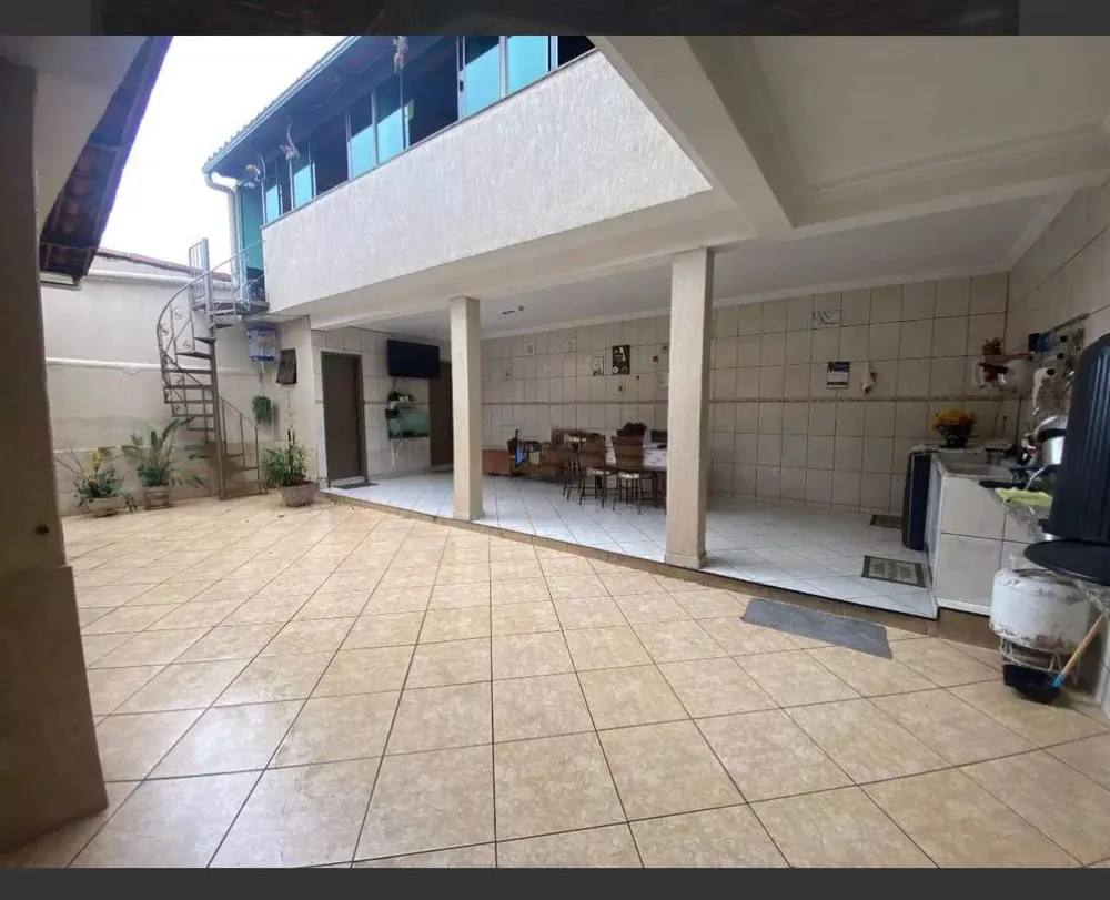 Casa, 3 quartos, 220 m² - Foto 1