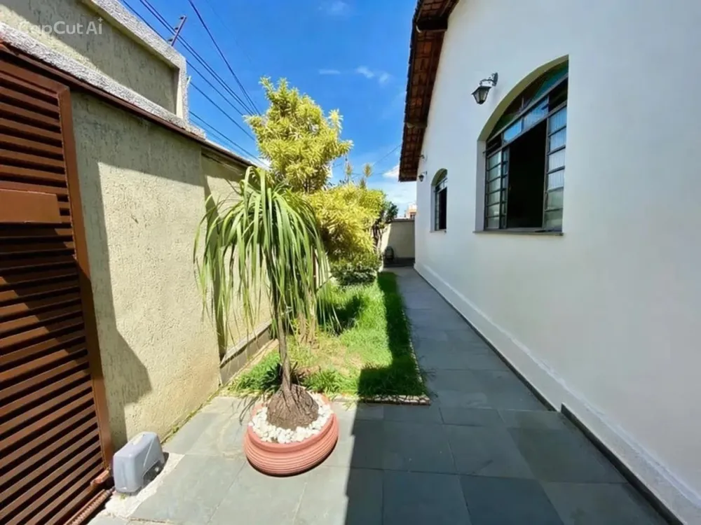 Casa, 4 quartos, 245 m² - Foto 1