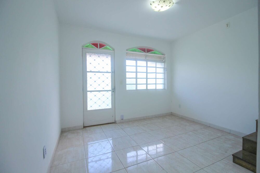 Casa à venda com 2 quartos, 60m² - Foto 3