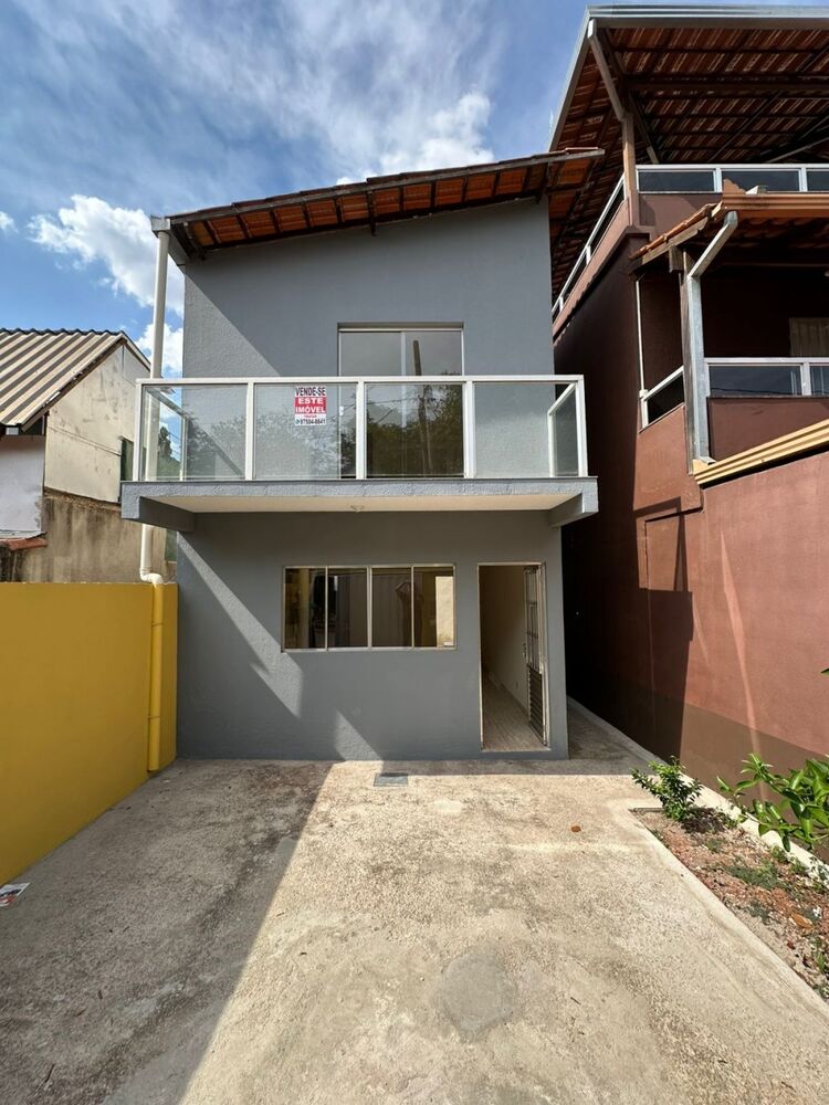Casa à venda com 2 quartos, 60m² - Foto 2