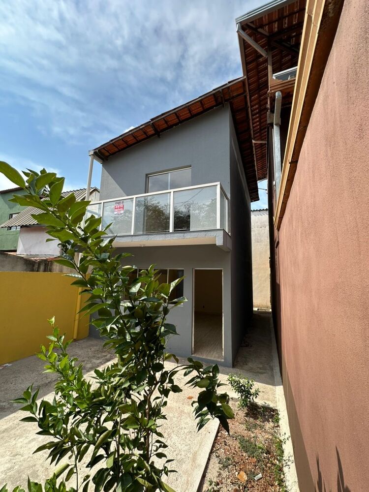 Casa à venda com 2 quartos, 60m² - Foto 1