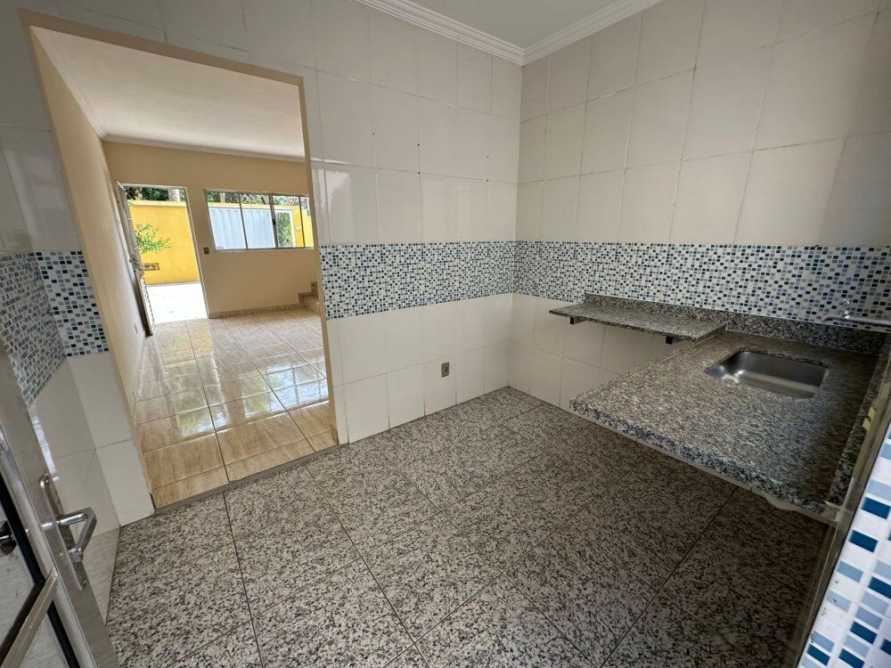 Casa à venda com 2 quartos, 60m² - Foto 6