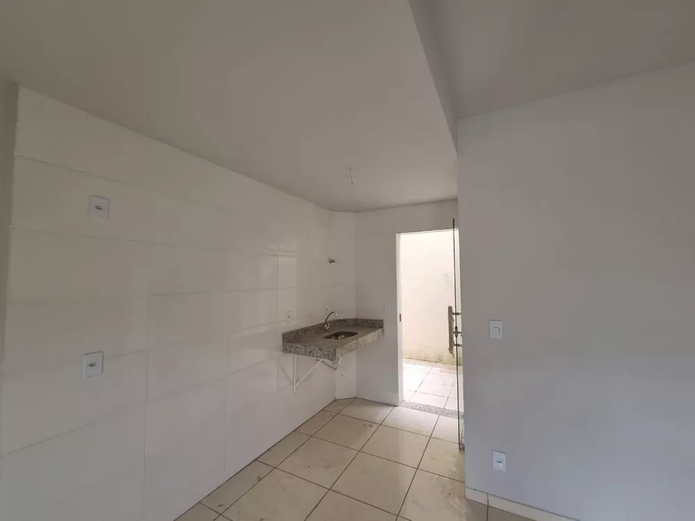 Casa à venda com 2 quartos, 65m² - Foto 6