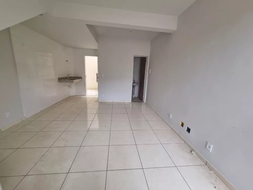 Casa à venda com 2 quartos, 65m² - Foto 4