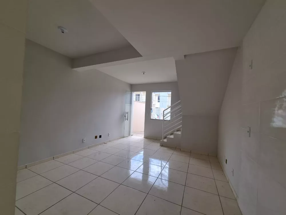 Casa à venda com 2 quartos, 65m² - Foto 5