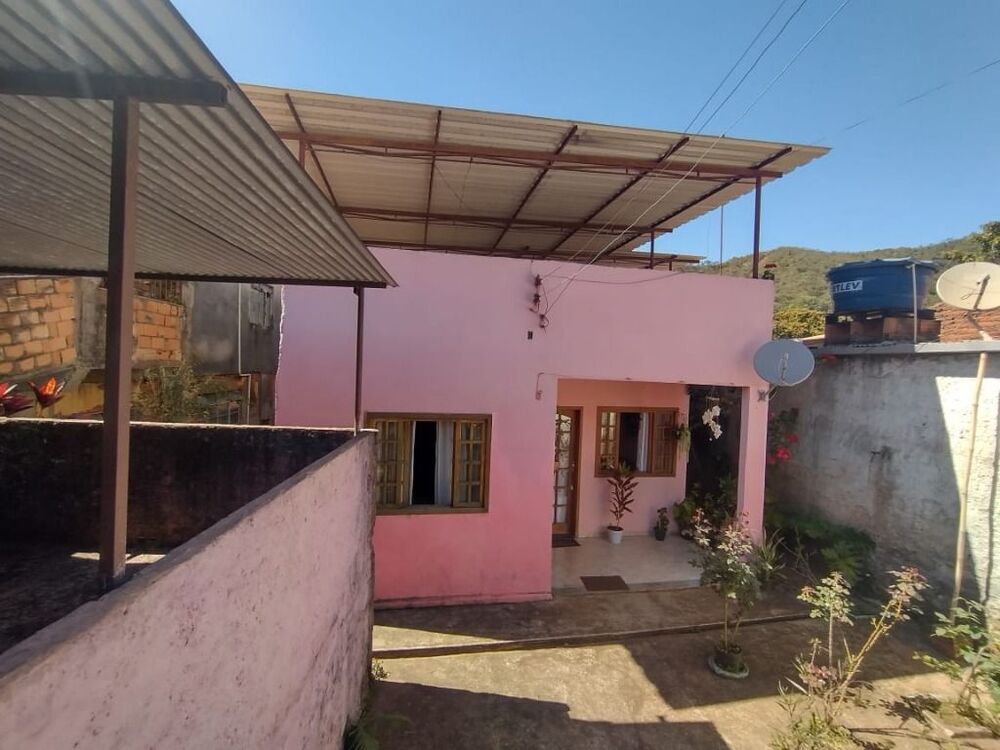 Casa à venda com 2 quartos, 100m² - Foto 1