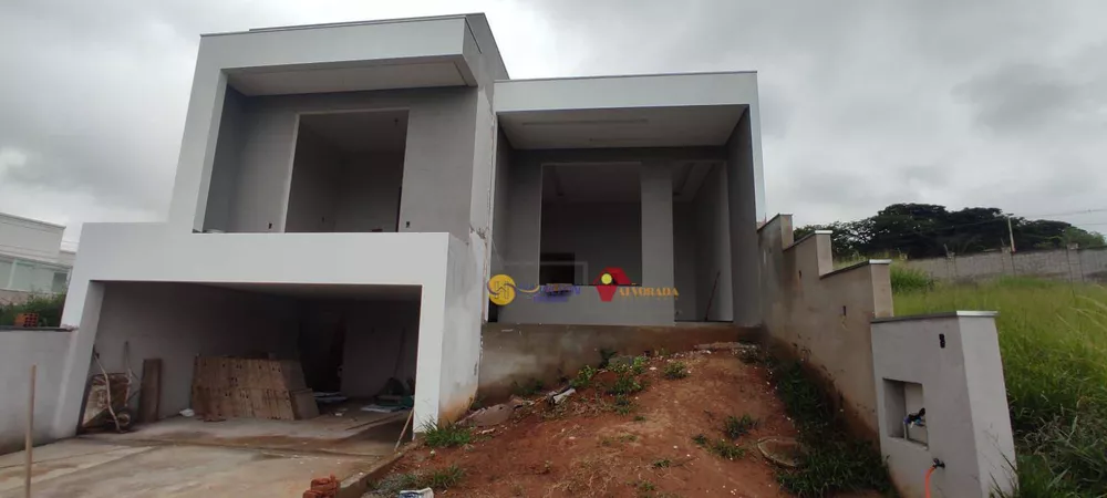 Casa de Condomínio à venda com 3 quartos, 303m² - Foto 1