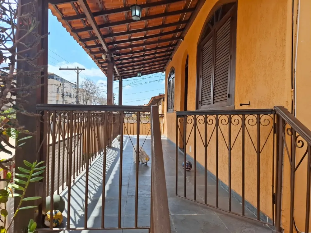Casa, 4 quartos, 230 m² - Foto 1