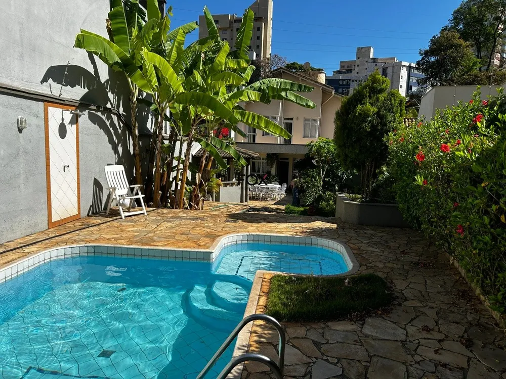 Casa, 4 quartos, 268 m² - Foto 1