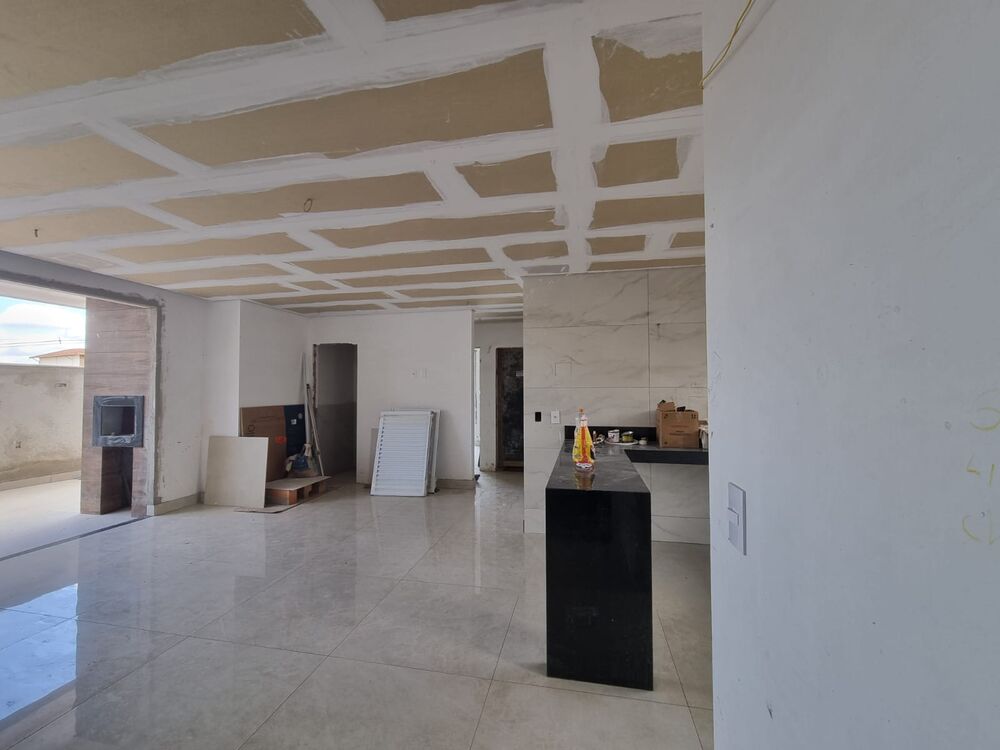 Apartamento à venda com 3 quartos, 153m² - Foto 2