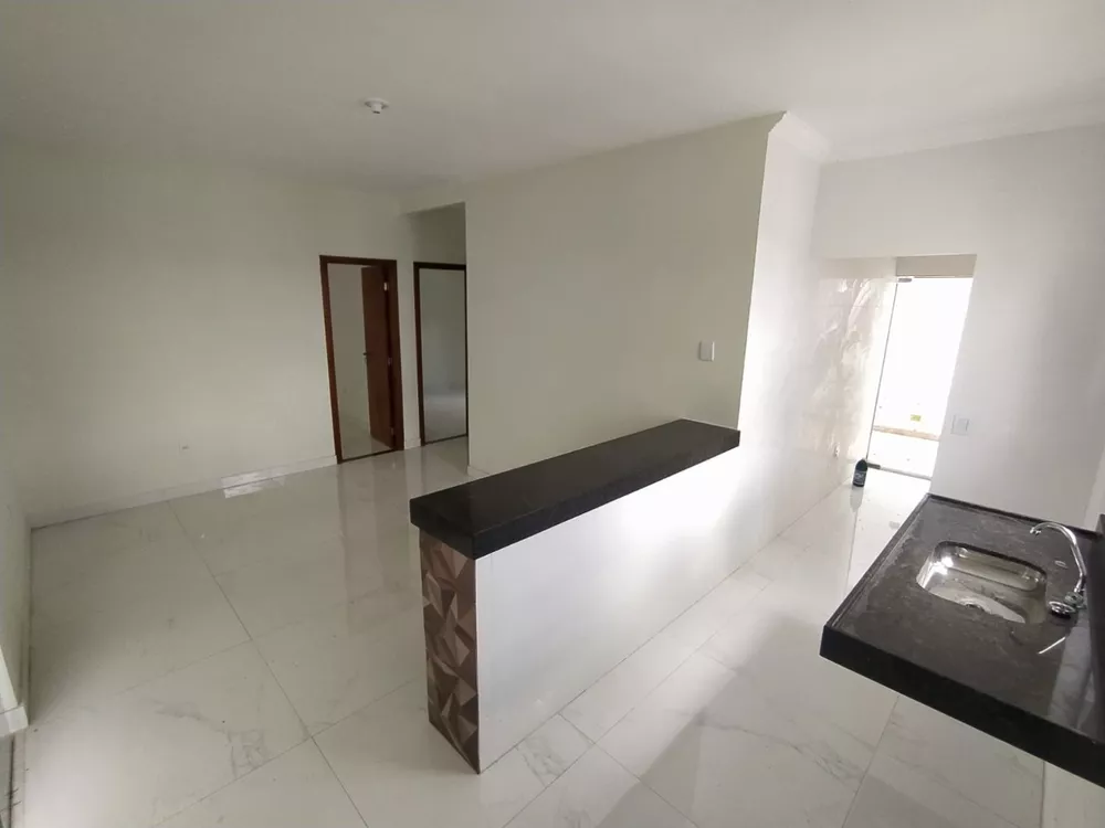 Casa à venda com 3 quartos, 110m² - Foto 2