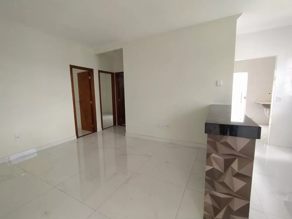 Casa à venda com 3 quartos, 110m² - Foto 1