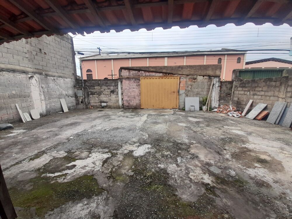 Casa à venda com 3 quartos, 220m² - Foto 2