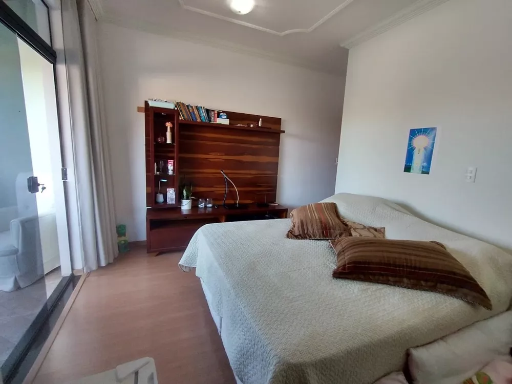 Casa à venda com 4 quartos, 186m² - Foto 4