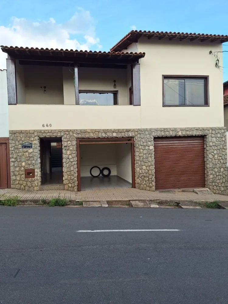 Casa, 3 quartos, 225 m² - Foto 1