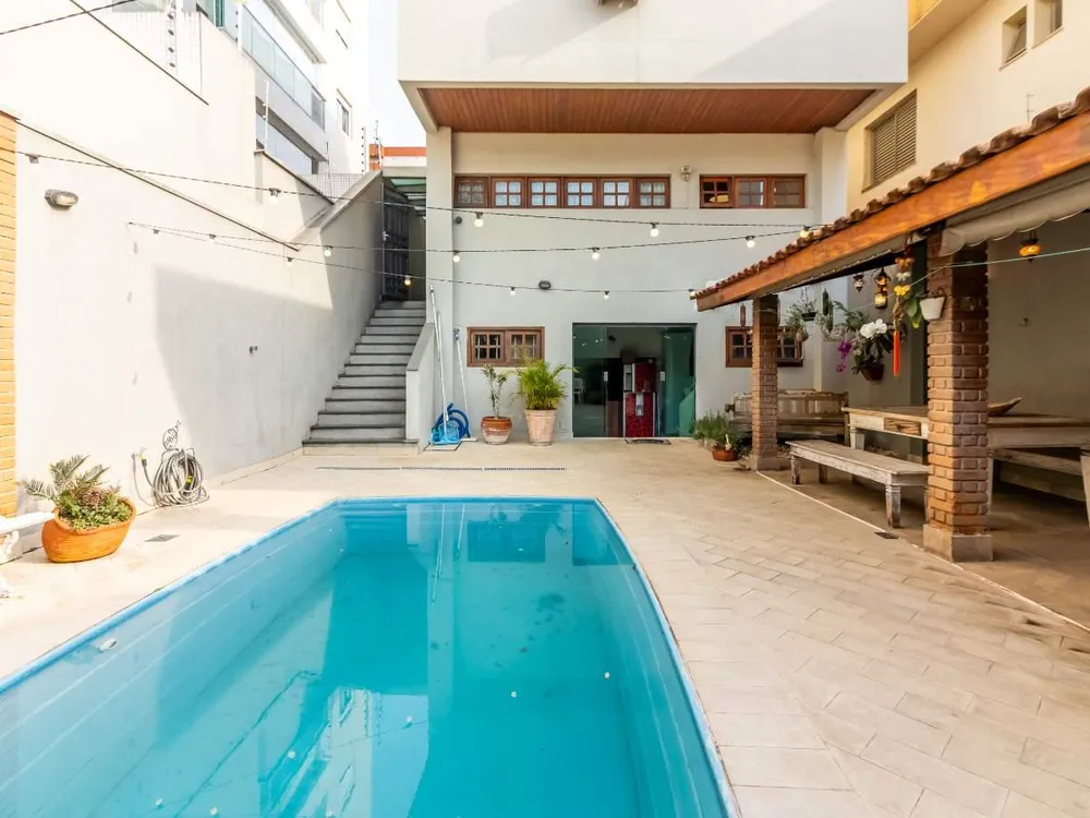 Casa, 4 quartos, 231 m² - Foto 1