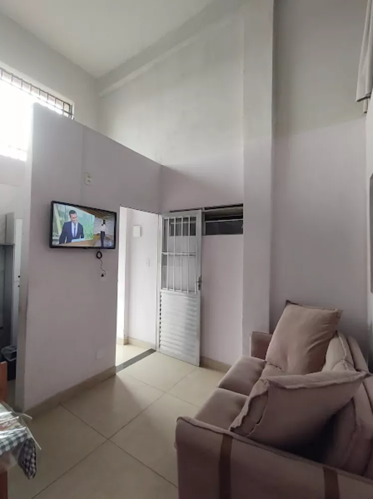 Casa à venda com 6 quartos, 325m² - Foto 4