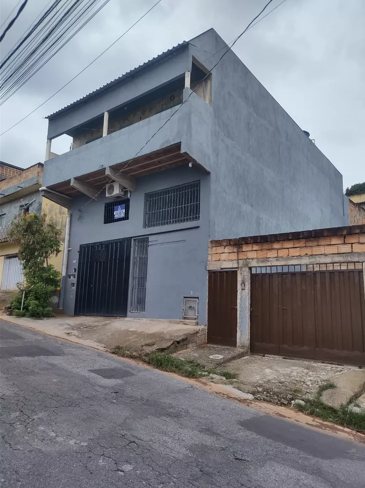 Casa à venda com 6 quartos, 325m² - Foto 2