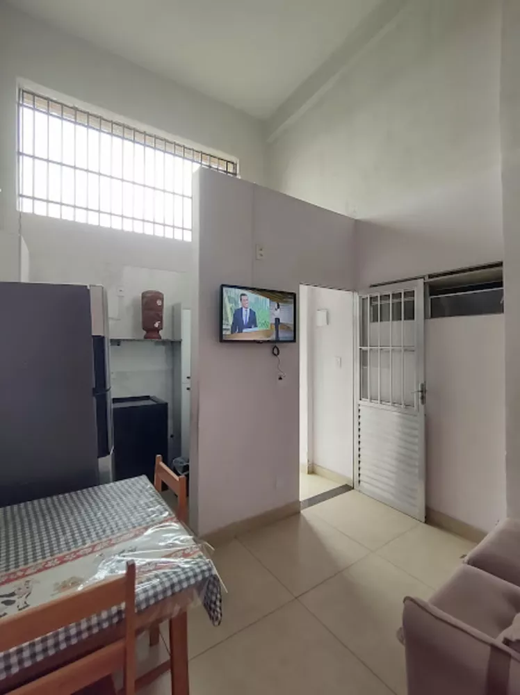 Casa à venda com 6 quartos, 325m² - Foto 3