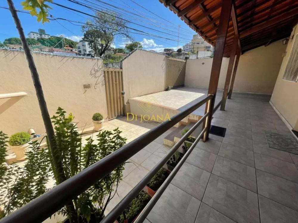 Casa à venda com 4 quartos, 360m² - Foto 2