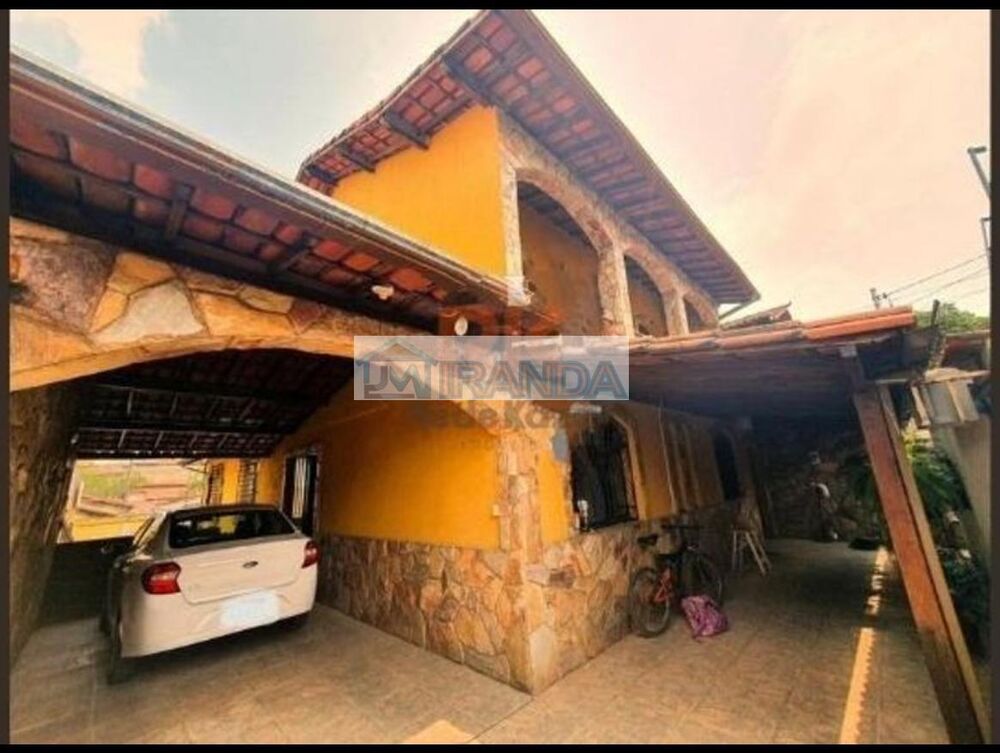 Casa à venda com 6 quartos, 320m² - Foto 1