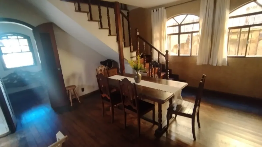 Casa, 4 quartos, 185 m² - Foto 1