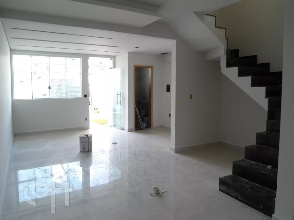 Casa à venda com 3 quartos, 105m² - Foto 1