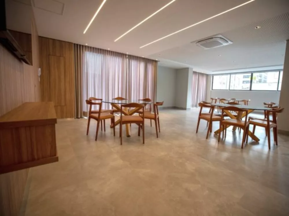 Apartamento à venda com 2 quartos, 67m² - Foto 2