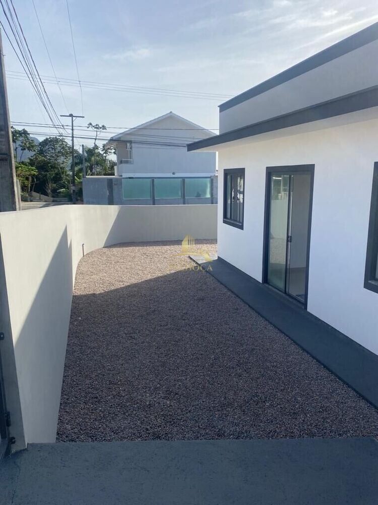 Casa à venda com 3 quartos, 63m² - Foto 2
