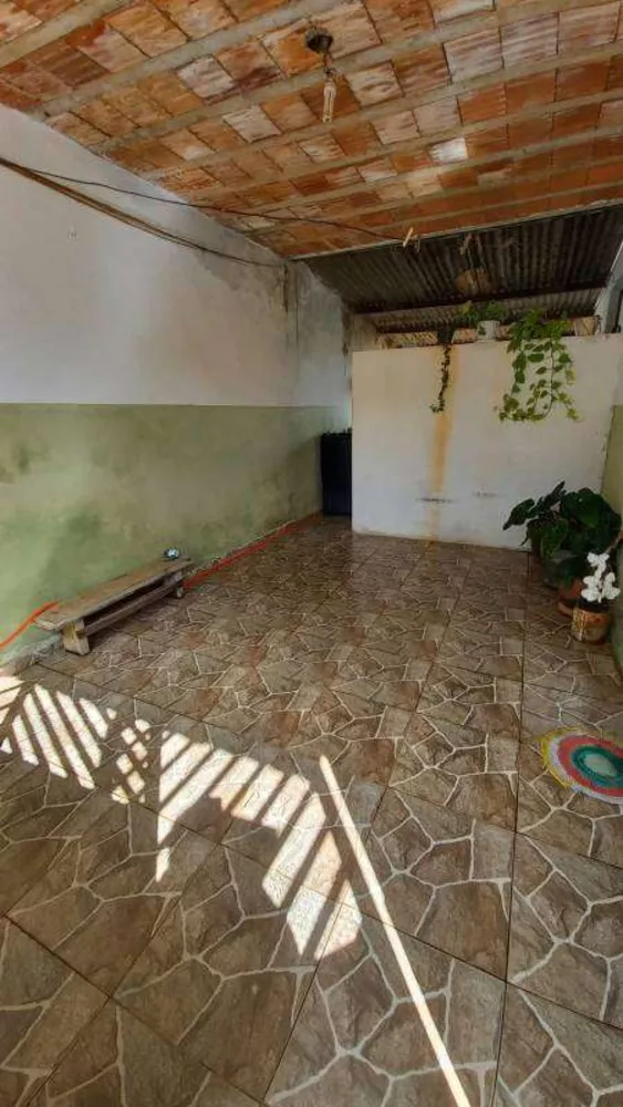 Casa à venda com 2 quartos, 300m² - Foto 2