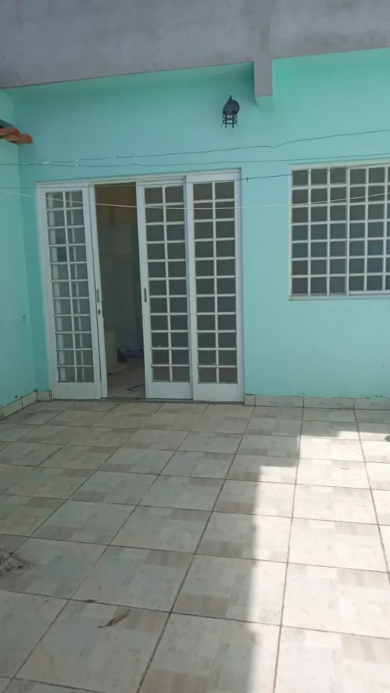 Casa à venda com 5 quartos, 100m² - Foto 2