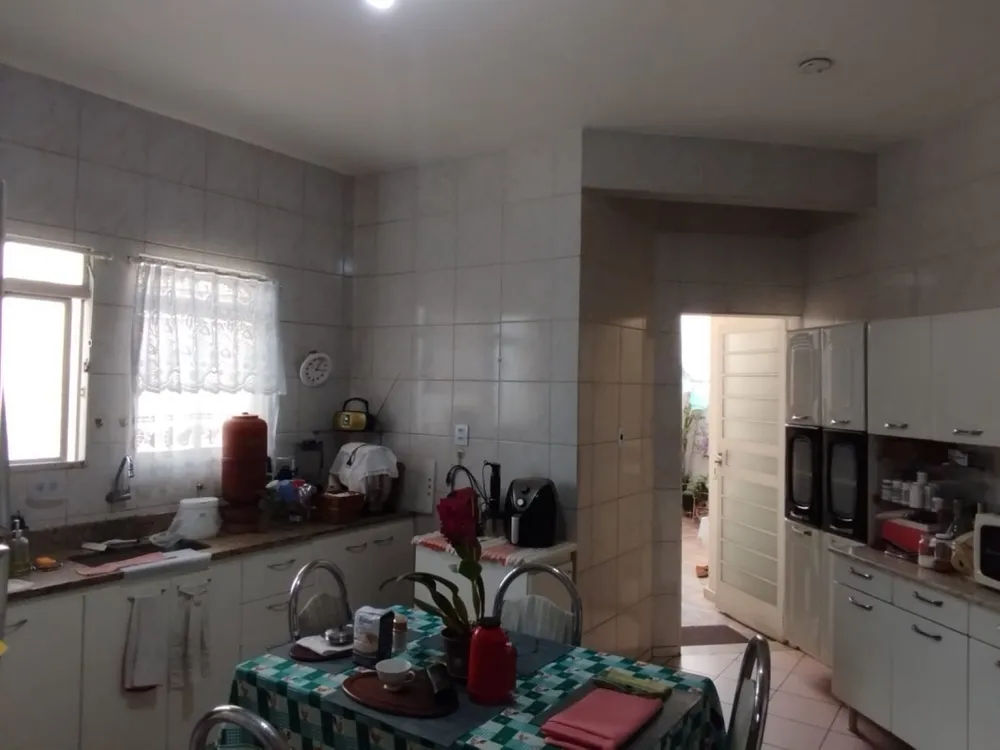 Casa, 4 quartos, 240 m² - Foto 12