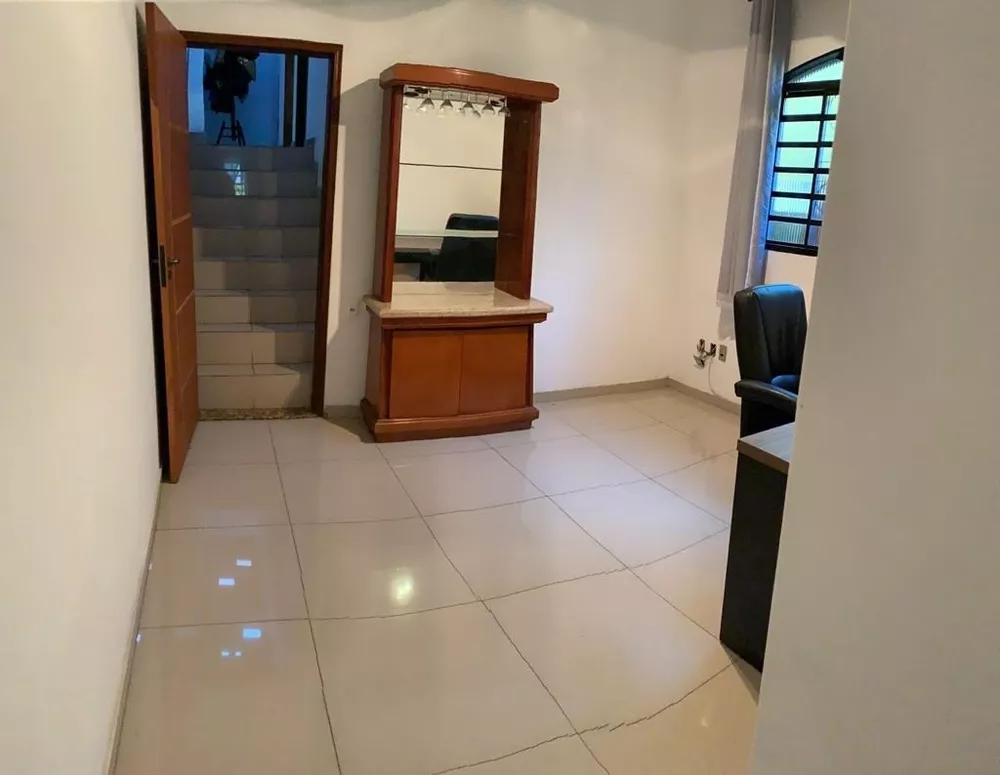 Casa à venda com 4 quartos, 150m² - Foto 3