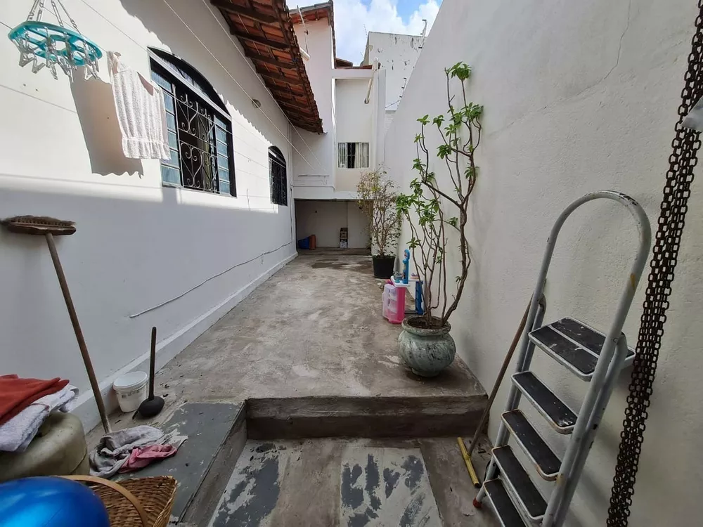 Casa à venda com 4 quartos, 150m² - Foto 2