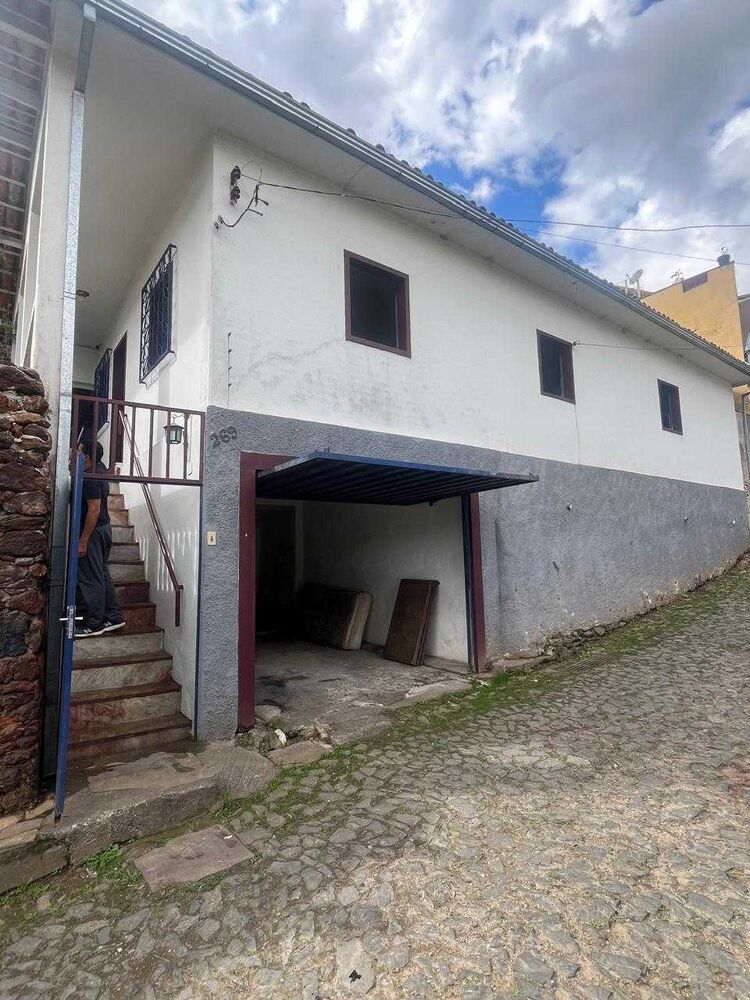 Casa à venda com 3 quartos, 100m² - Foto 1