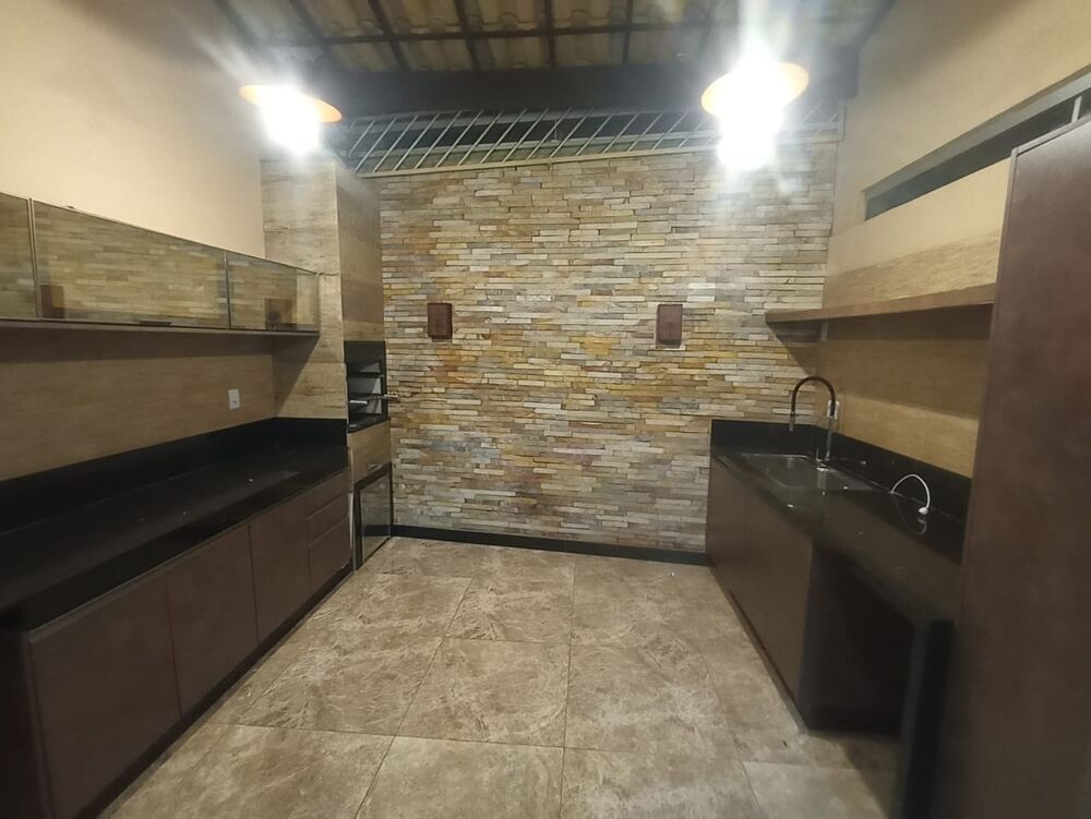 Casa à venda com 3 quartos, 174m² - Foto 1
