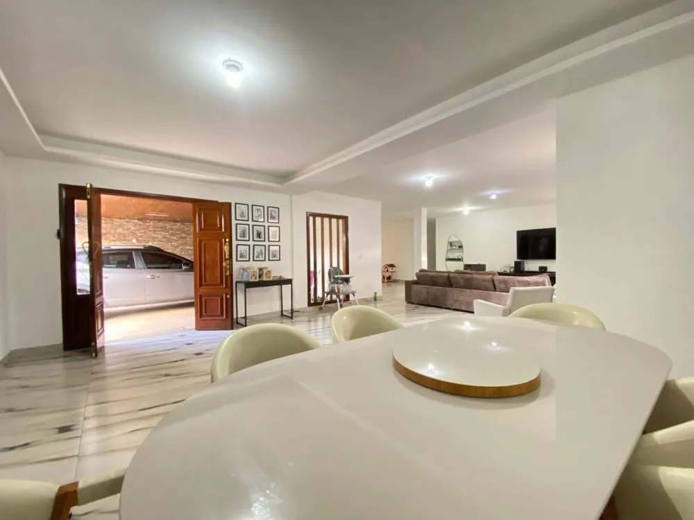 Casa, 4 quartos, 270 m² - Foto 1