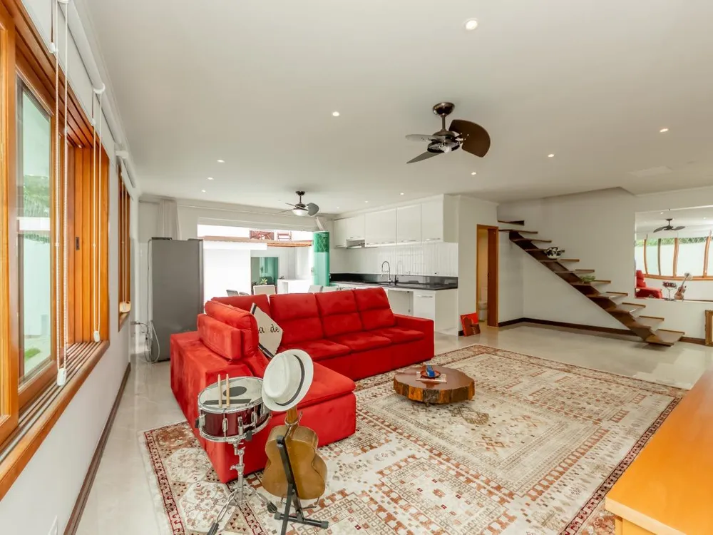 Casa, 3 quartos, 250 m² - Foto 1