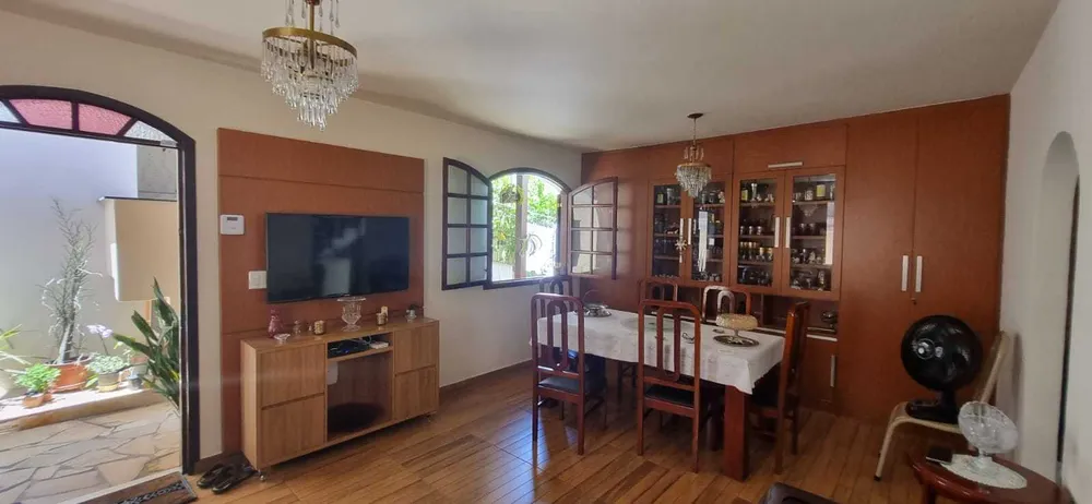 Casa, 8 quartos, 245 m² - Foto 2