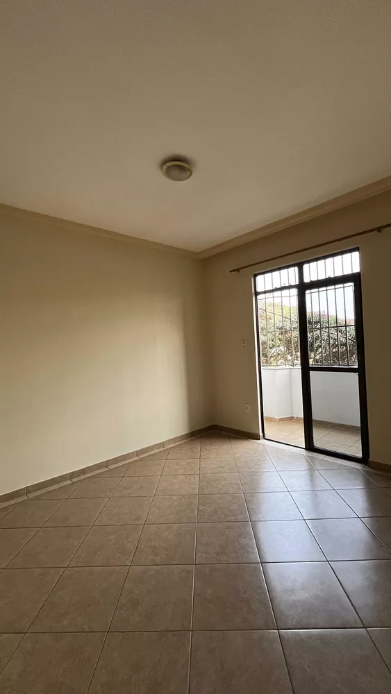 Apartamento à venda com 2 quartos, 64m² - Foto 3