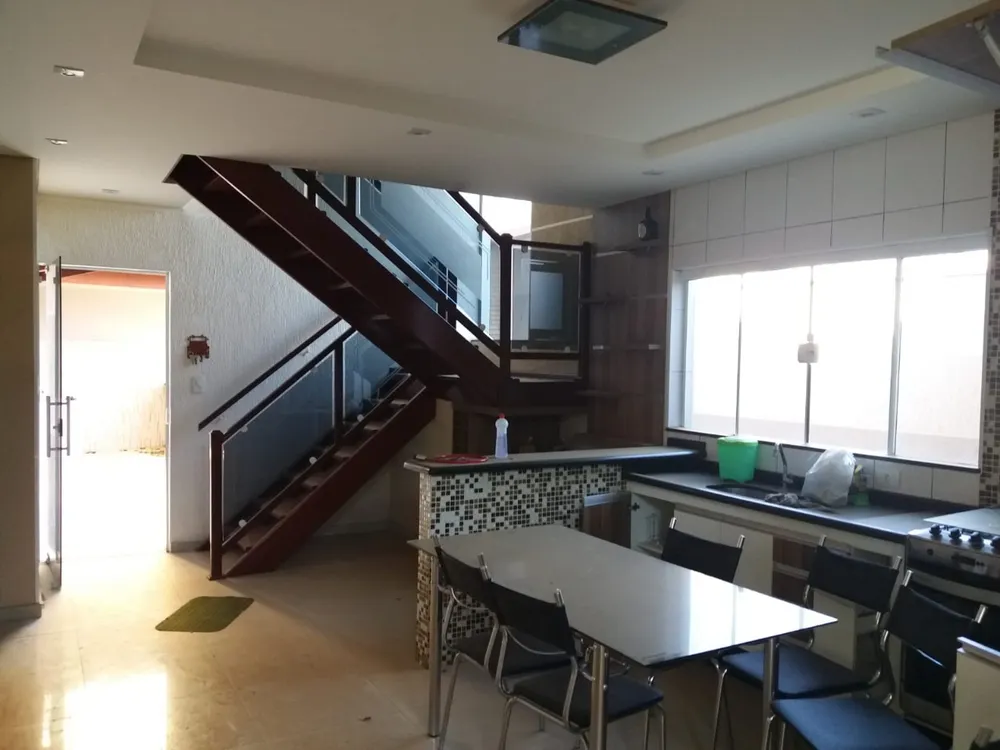 Casa, 3 quartos, 215 m² - Foto 3