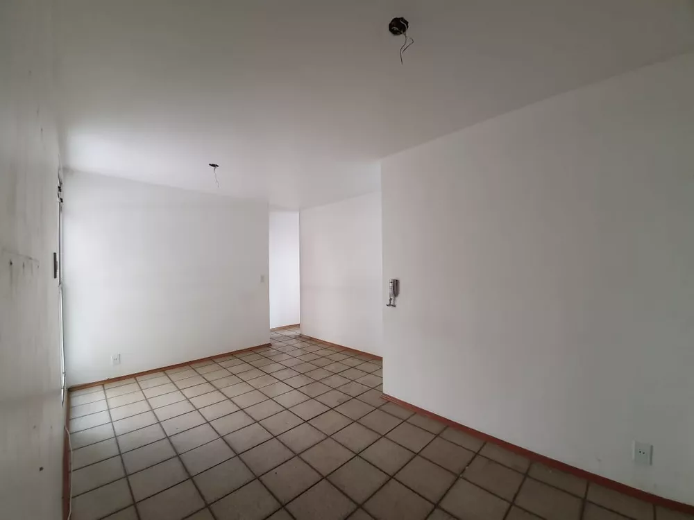 Apartamento à venda com 3 quartos, 74m² - Foto 2