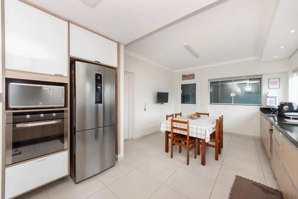 Casa, 3 quartos, 237 m² - Foto 2