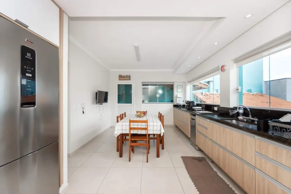 Casa, 3 quartos, 237 m² - Foto 1